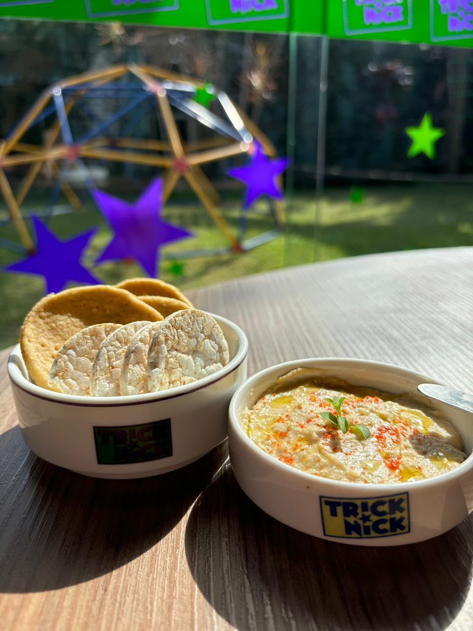 Bowls com crackers e patê